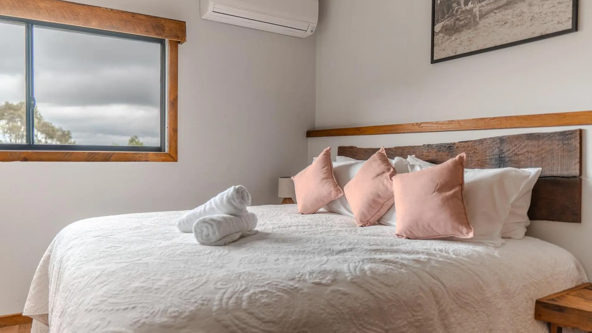 Mount Mee Country Lodge Australia