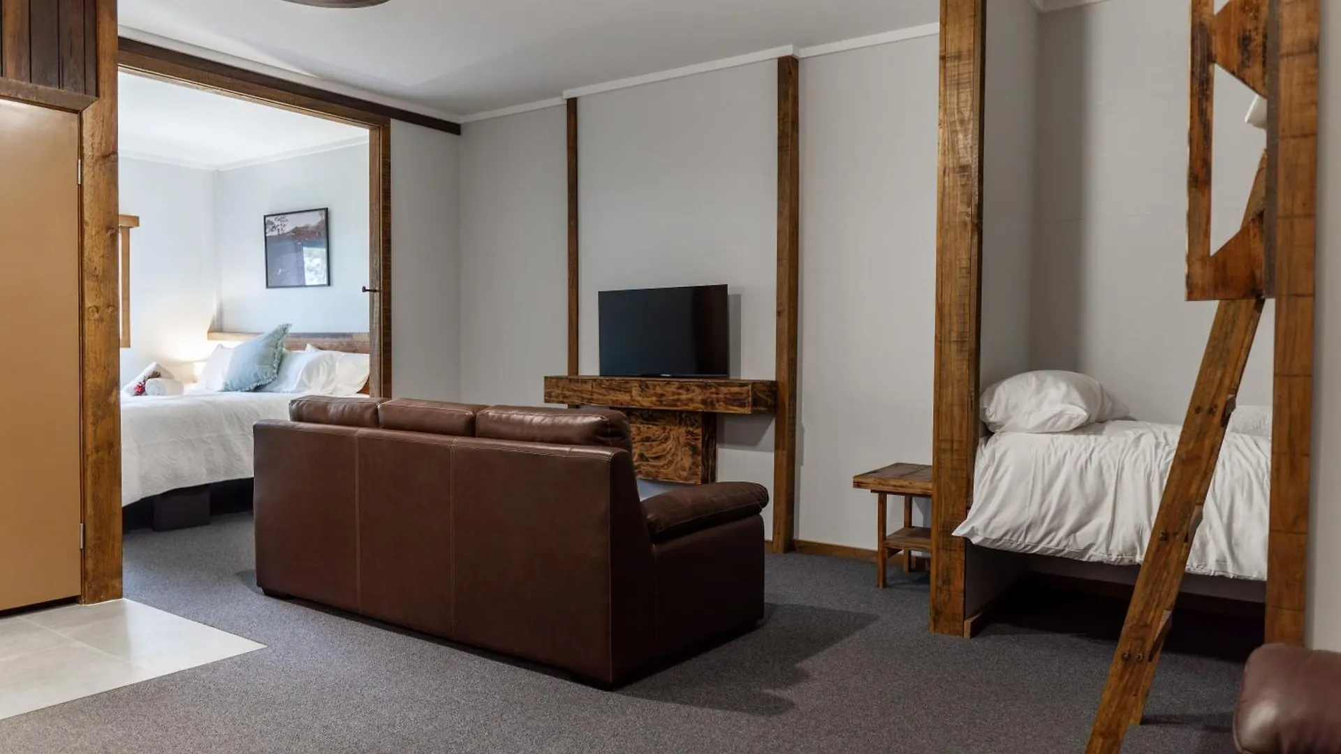 Mount Mee Country Lodge  Mount Mee